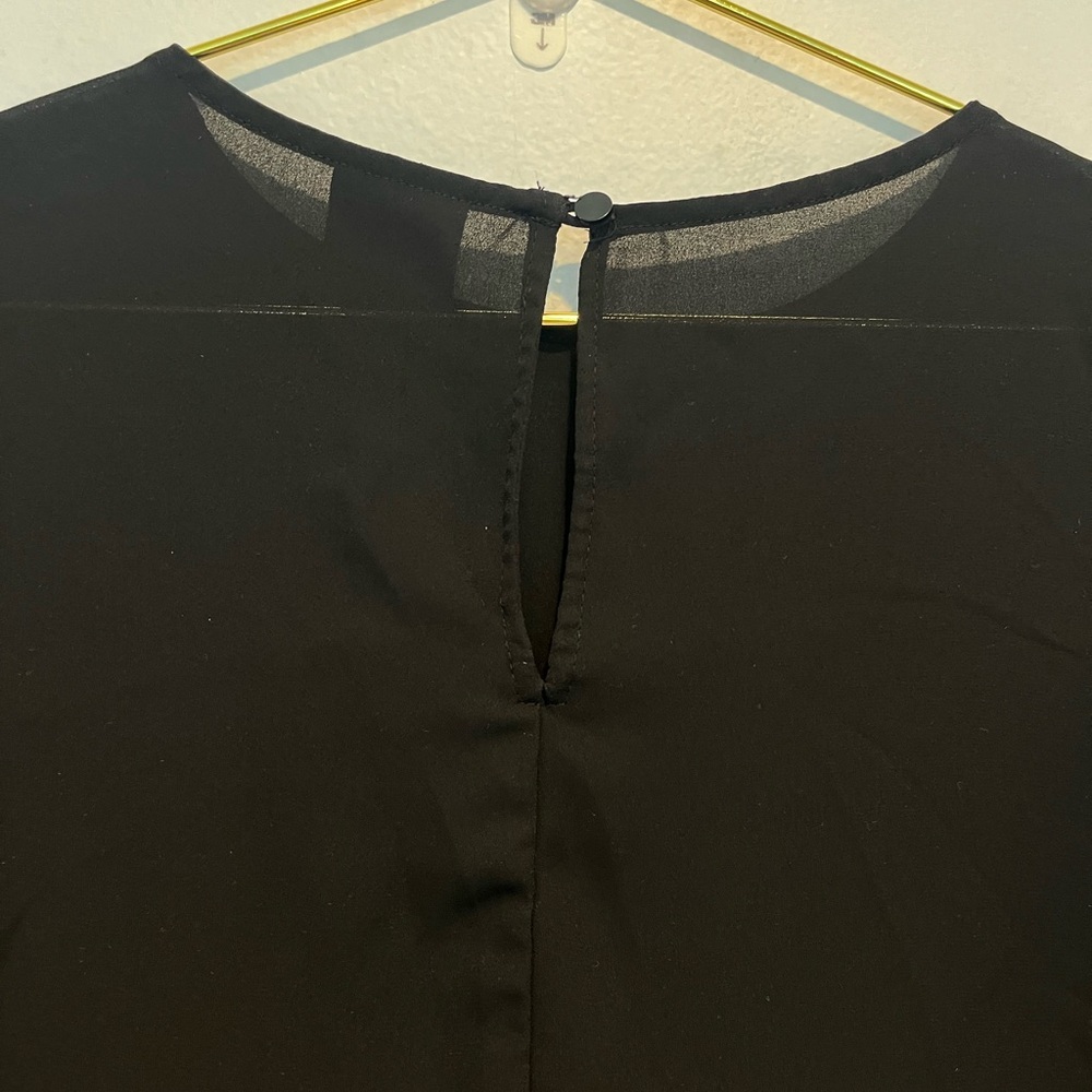 Worthington Black Pleated Blouse Size. Medium - Picture 5 of 6